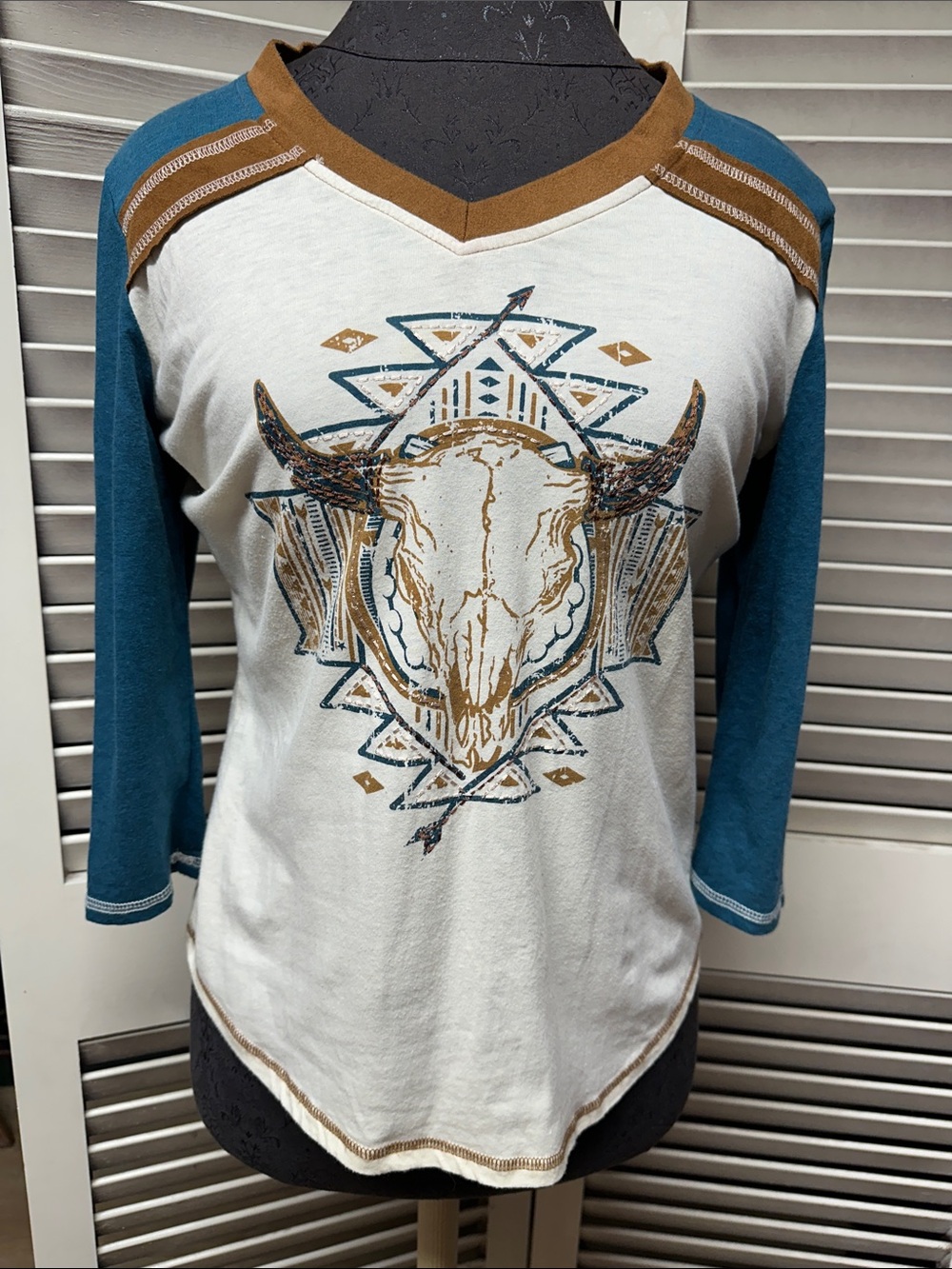 Panhandle Slim Cream & Teal Graphic Raglan Top